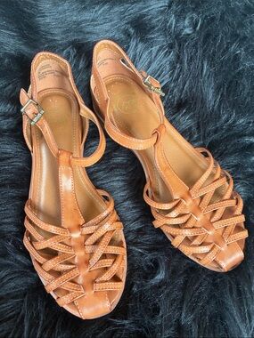 White Mountain Tan Strappy T‑Bar Sandals